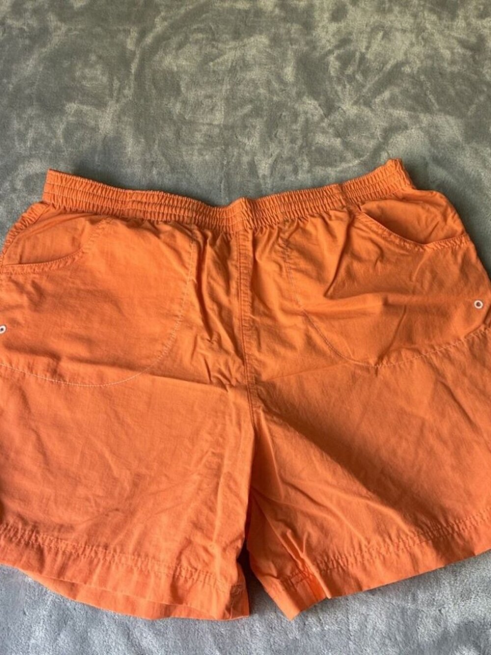 Columbia Omni-Shade Sun Protection Women's Orange Shorts Size S Zip Back Pocket